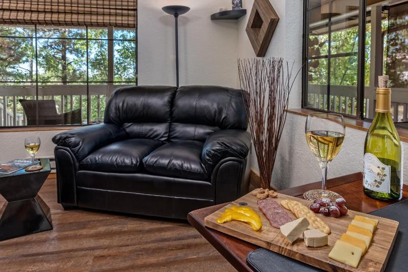 Premium King with Porch image 4