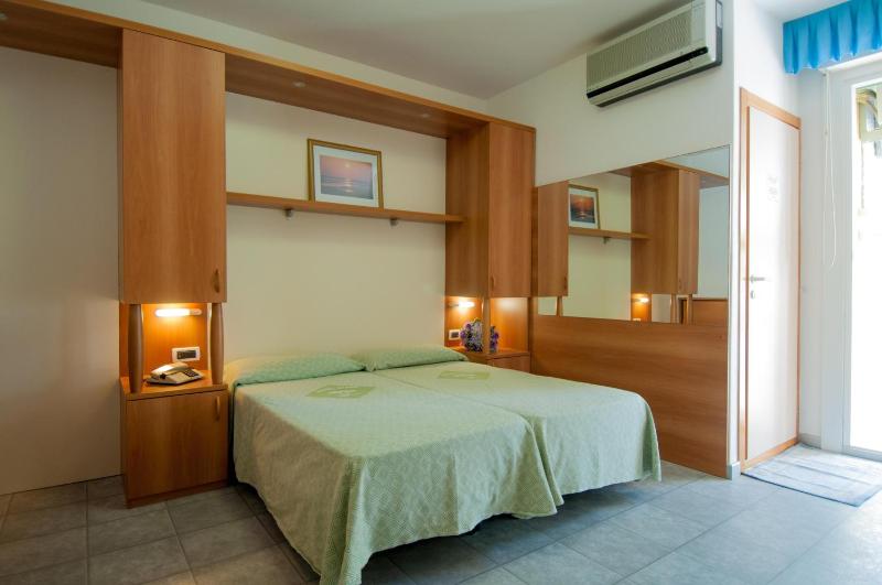 Triple Room image 3