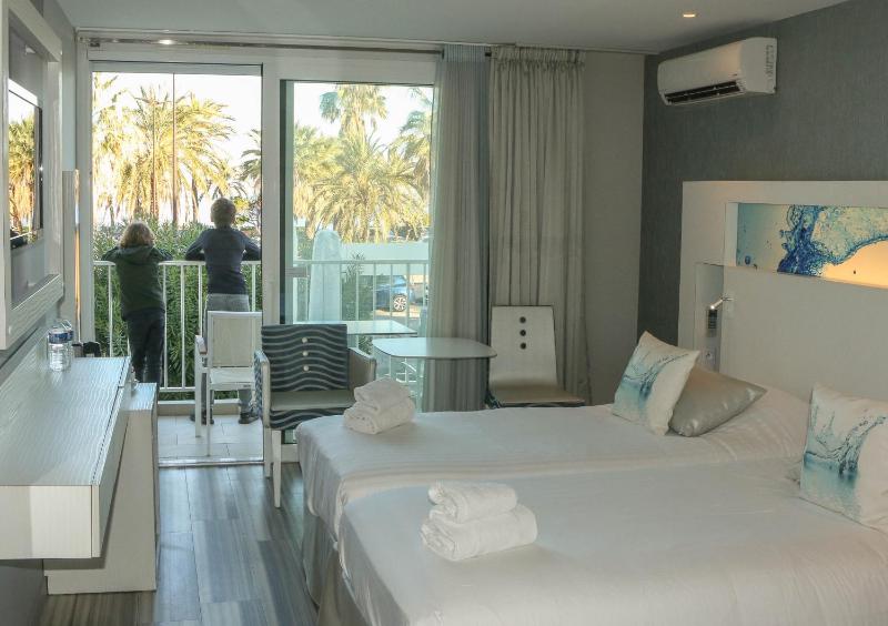 Superior Double or Twin Room with Sea View image 3