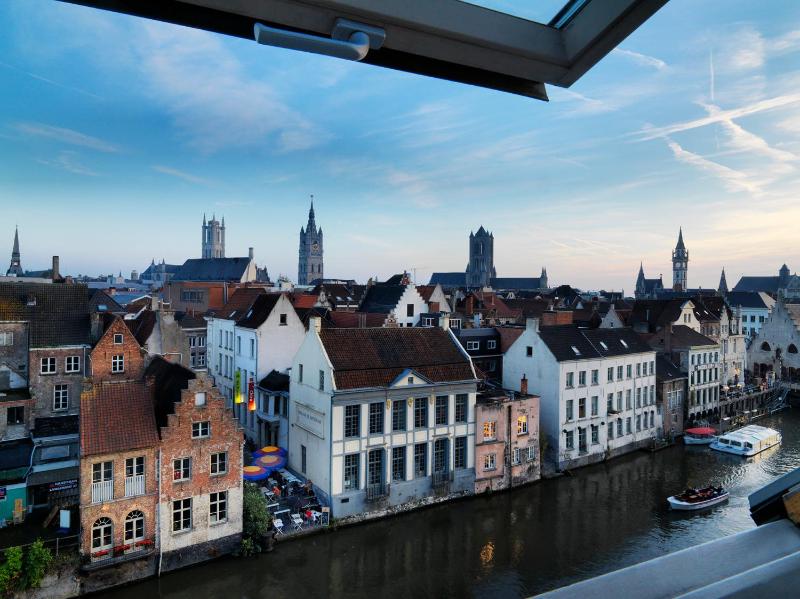 Luxury Double Room with River View image 2