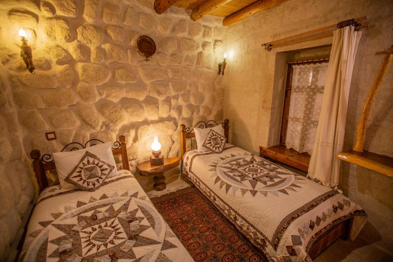 Standard Twin Room image 2