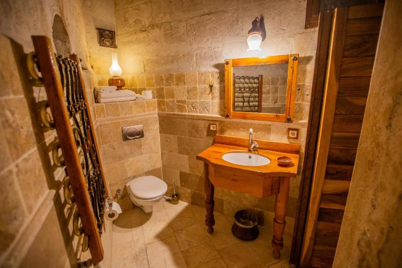 Standard Twin Room image 4