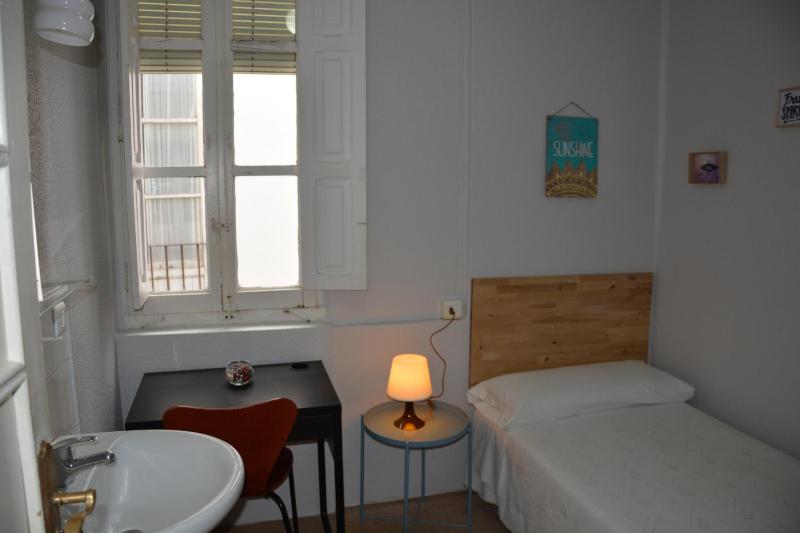 Single Room with Shower image 3