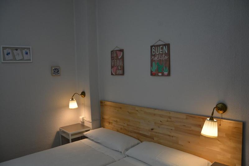 Twin Room with Shower image 4