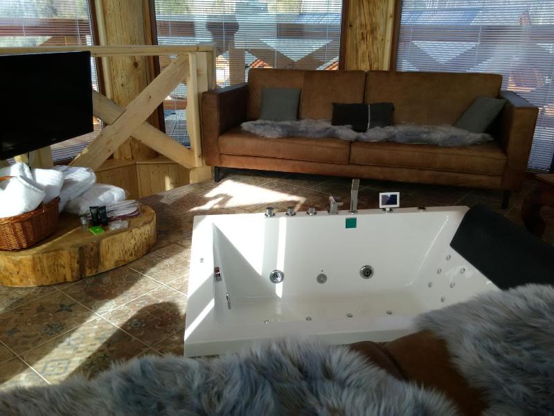 Superior Double Room with Jacuzzi, Balcony and Panoramic Lake View image 2