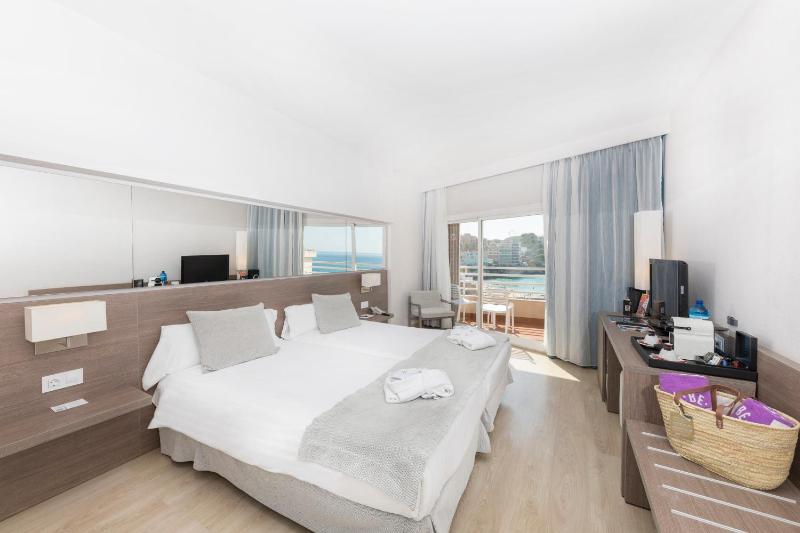 Deluxe Twin Room with Sea View  image 3