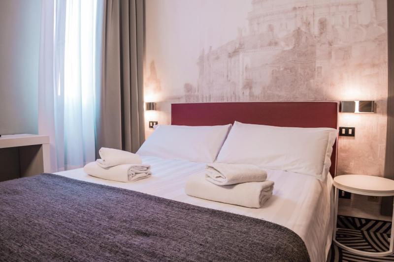 Standard Double Room image 1