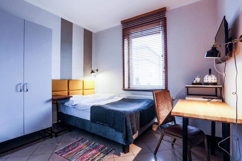 Single Room image 3