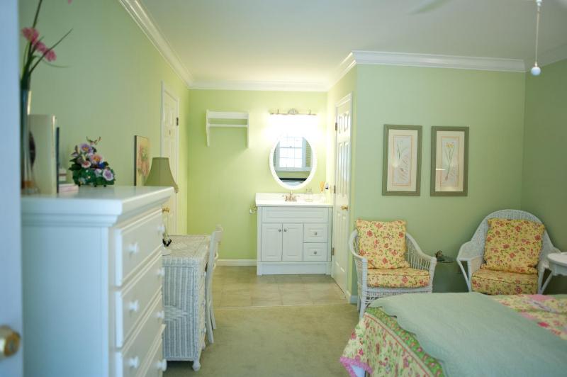 Queen Room with Balcony image 1