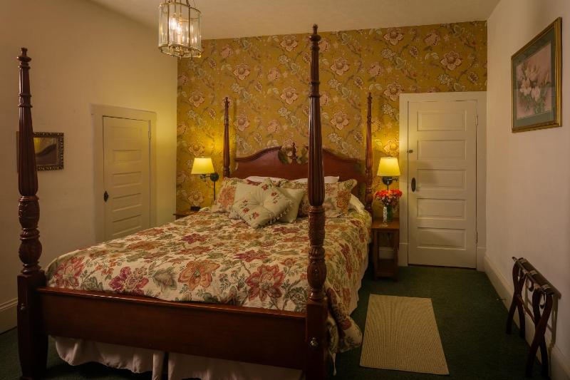 Squire Taylor Suite image 3