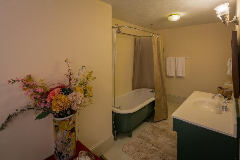 Squire Taylor Suite image 2