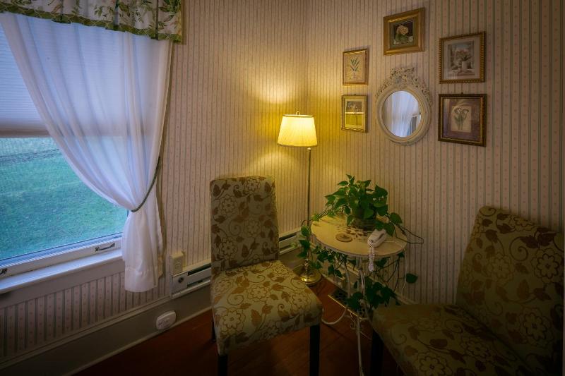 Aunt Sue Room 1 image 2