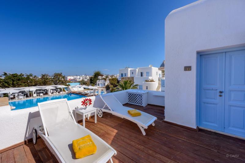 Two-Bedroom Suite with Pool View image 2