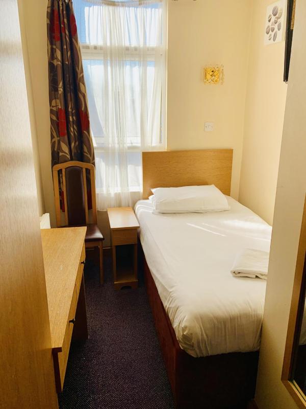 Single Room image 1
