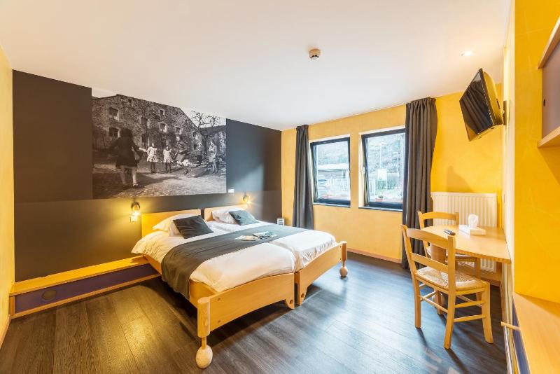 Twin Room image 4