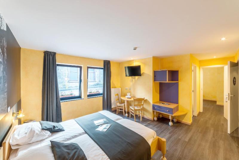 Twin Room image 3