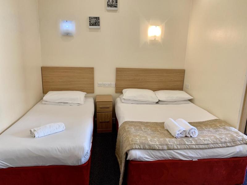 Triple Room image 2