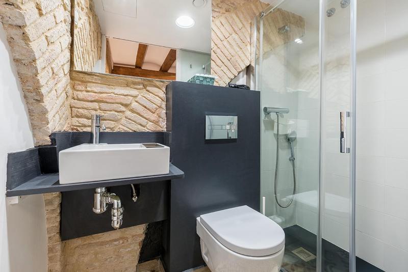Hostal 977 - image 22
