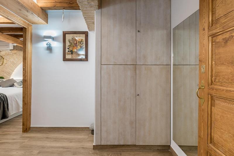 Hostal 977 - image 18