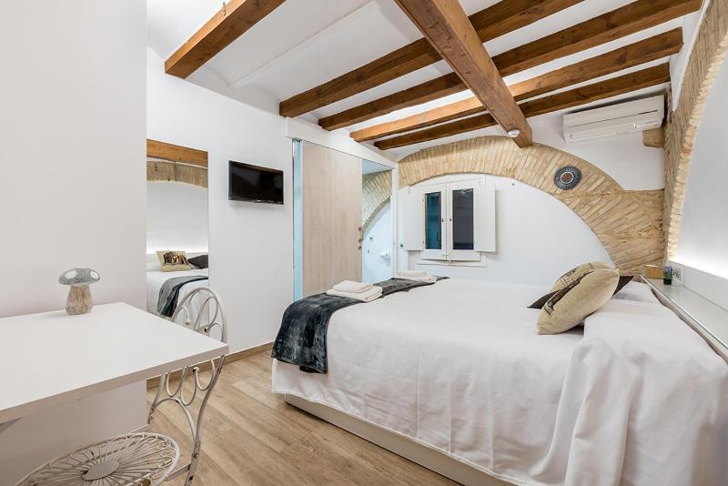 Hostal 977 - image 38