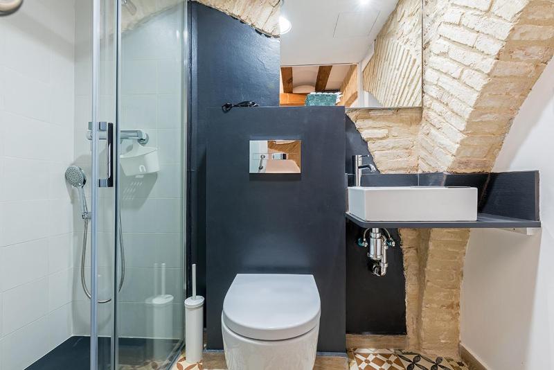 Twin Room with Private Bathroom image 4