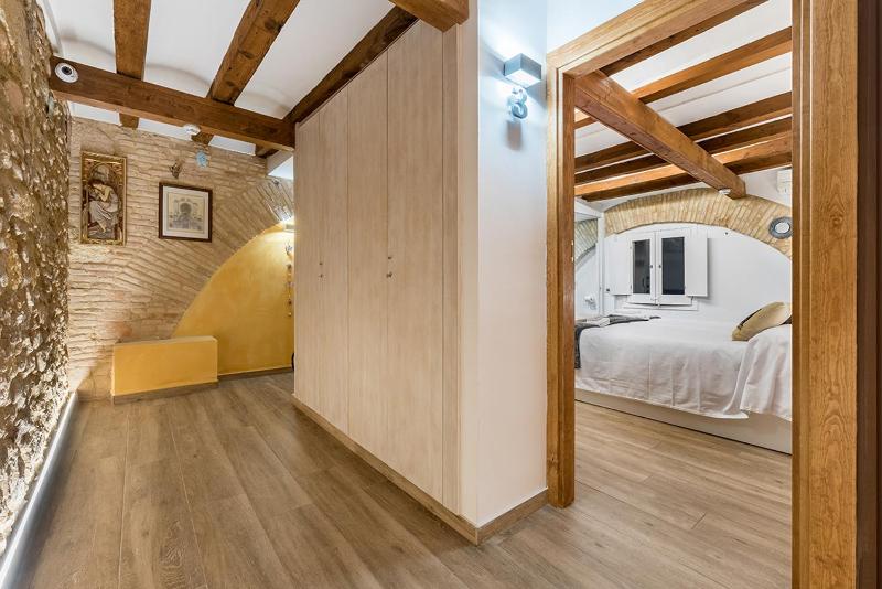 Twin Room with Private Bathroom image 3
