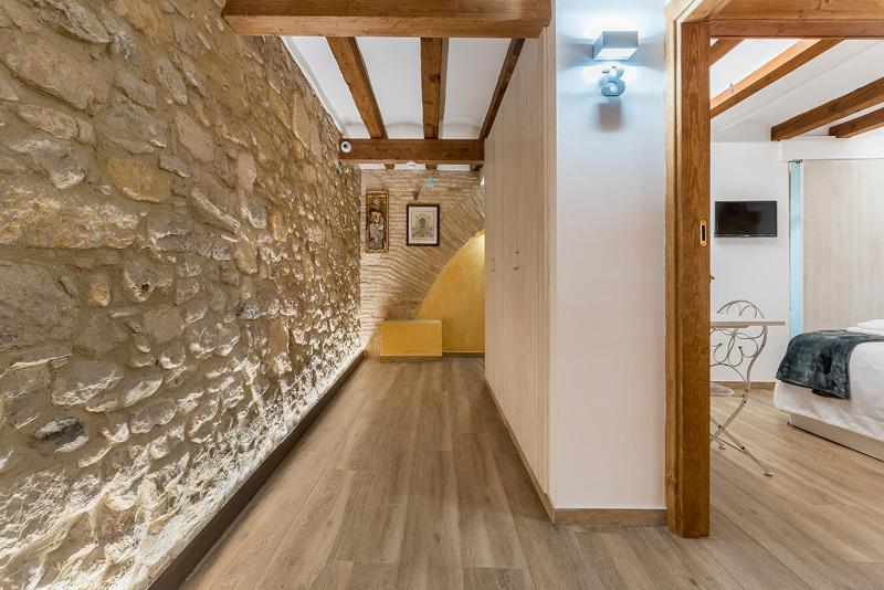 Hostal 977 - image 6