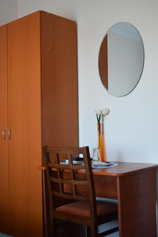 Single Room image 3