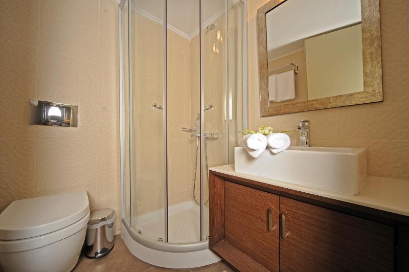 Standard Double Room image 3
