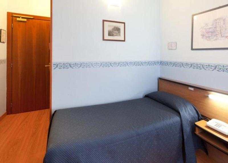 Single Room image 3