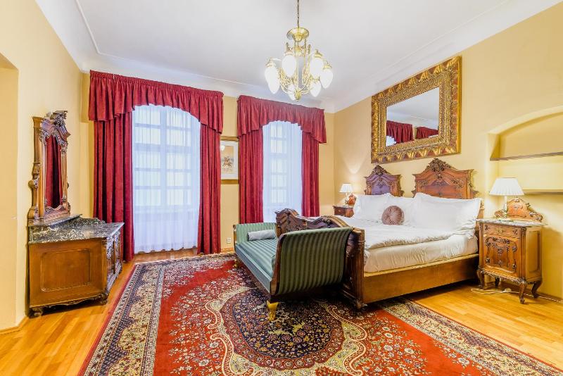 Deluxe Suite image 1