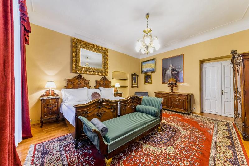 Deluxe Suite image 3