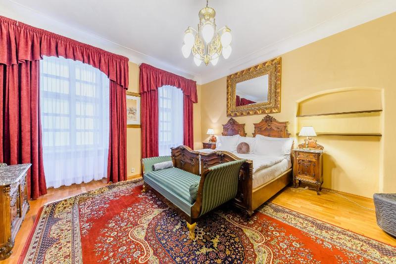 Deluxe Suite image 2