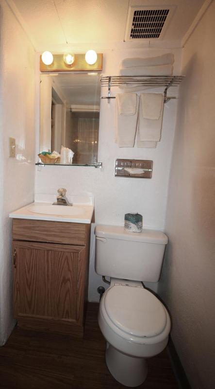 Standard Double Room image 4