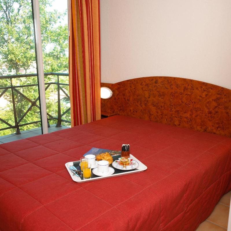One-Bedroom Apartment (6 Adults) image 4