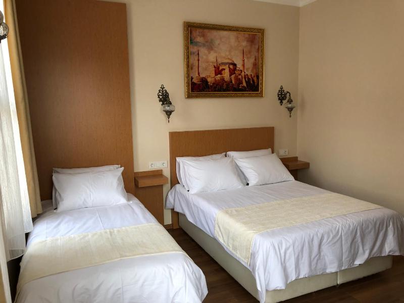 Standard Triple Room image 4