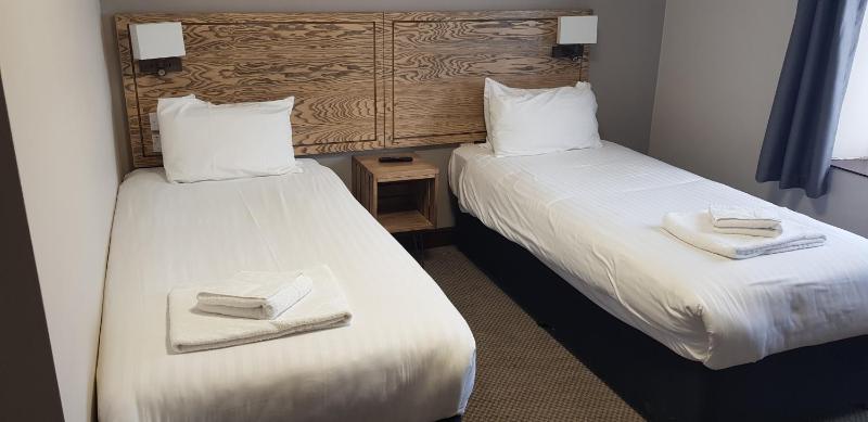 Standard Twin Room image 1