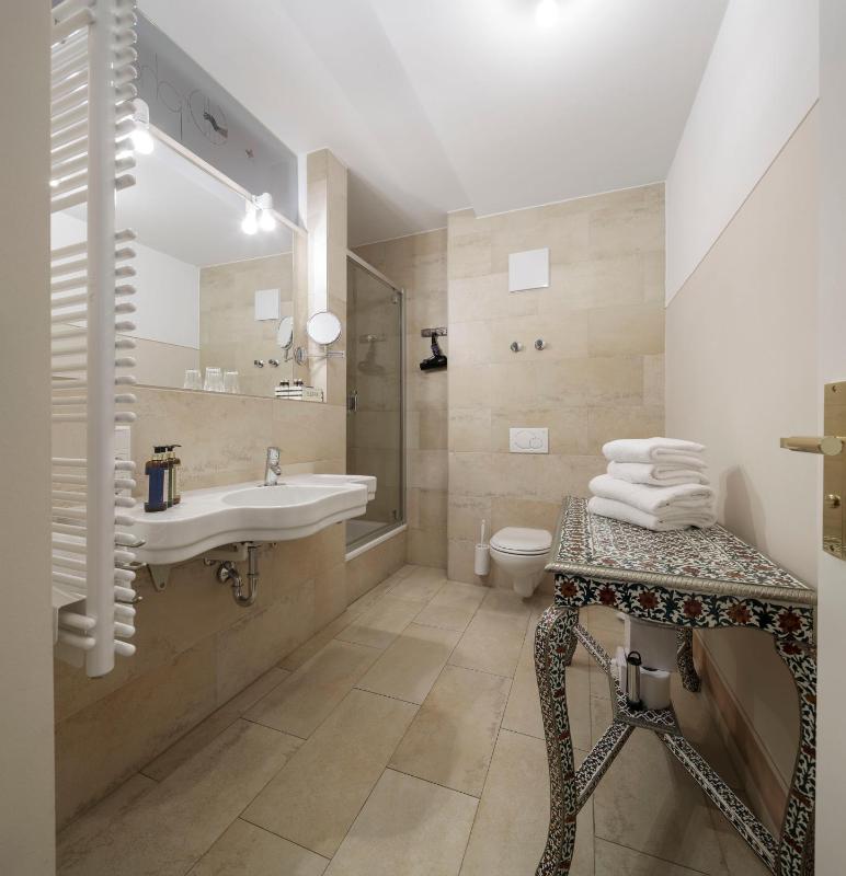Standard Double Room image 4