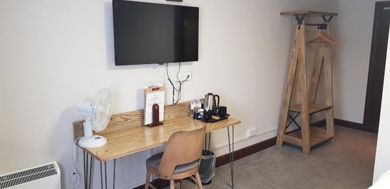 Family Room (2 Adults + 1 Child) image 3