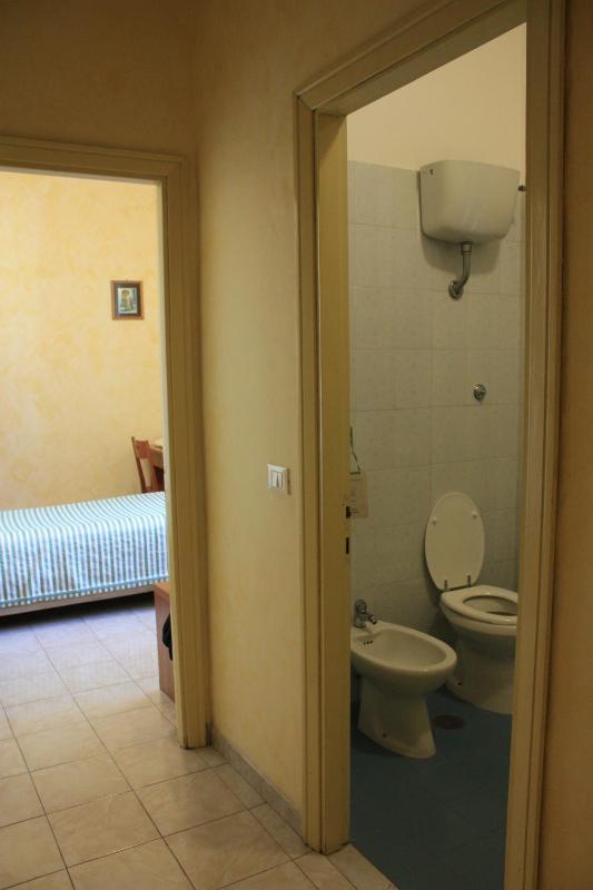 Single Room with Shared Bathroom image 2