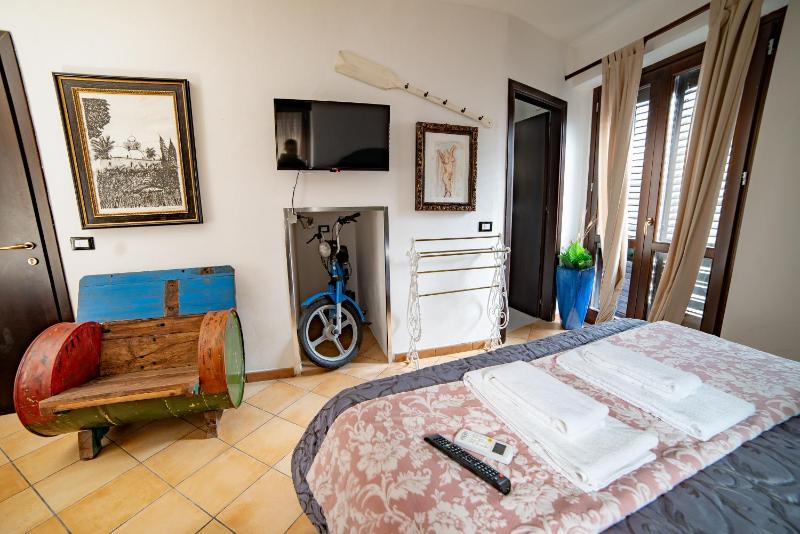 Junior Suite with Balcony image 4