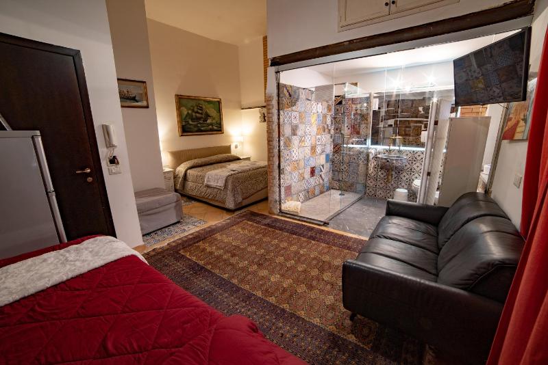 Junior Suite with Balcony image 3