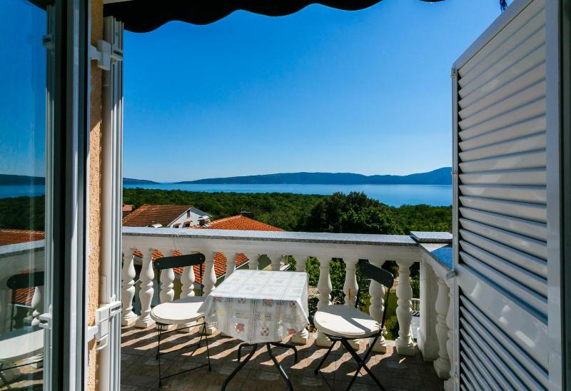 Comfort One-Bedroom Apartment image 3