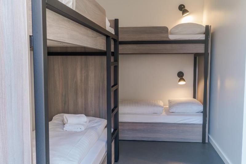 6-Bed Mixed Dormitory Room image 4