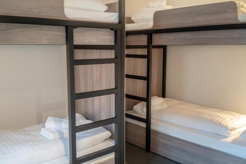 6-Bed Mixed Dormitory Room image 3
