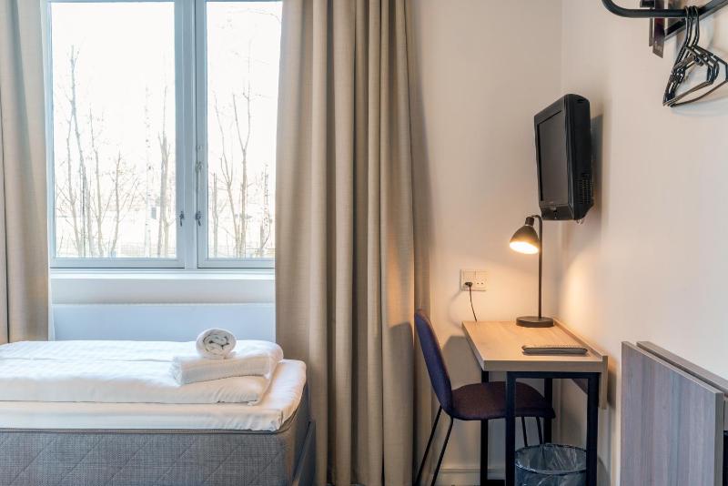Single Room image 4