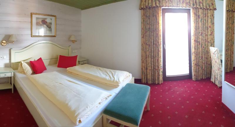 Standard Double Room image 3
