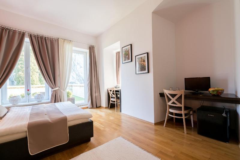 Superior Suite image 2