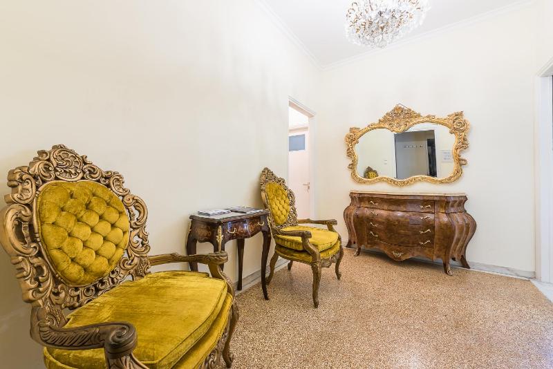 Victoria Queens Palace Apartments - image 7