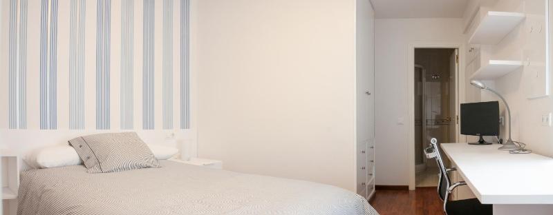 Standard Double Room image 3